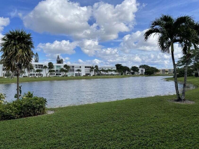 CENTURY VILLAGE - WELLINGTON CONDOS - Residential