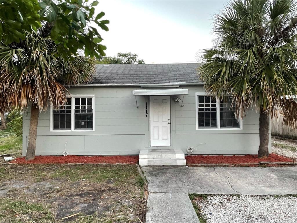 Photo of 1117 S Federal Highway, Lake Worth Beach, FL 33460 (MLS # R10765765)