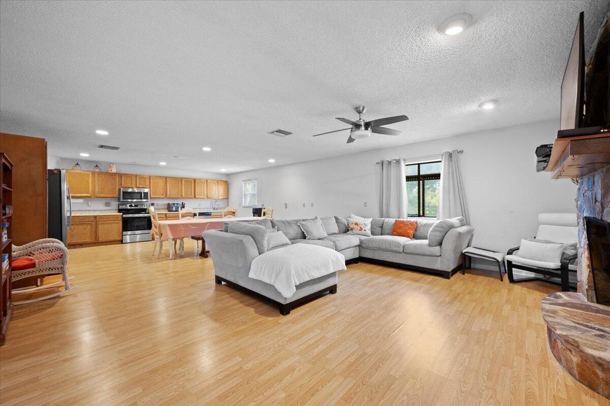 SADDLE TRAIL PARK OF WELL - Residential