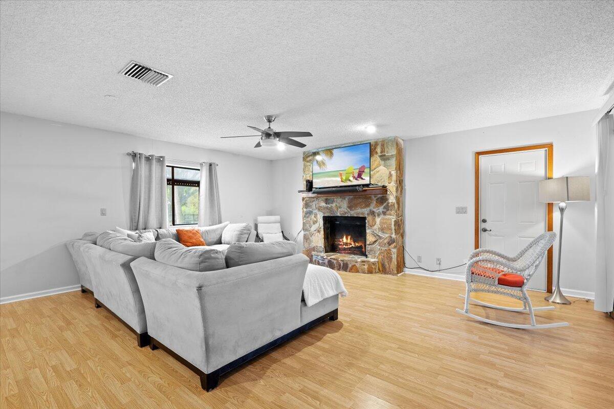 SADDLE TRAIL PARK OF WELL - Residential