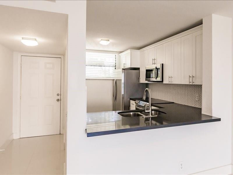 112 Lake Emerald Dr 202