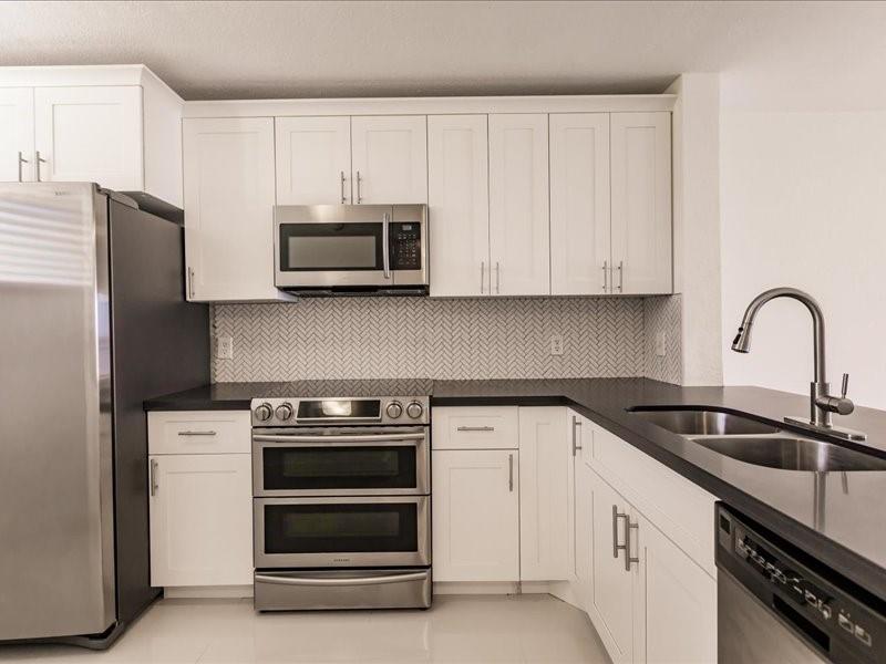 112 Lake Emerald Dr 202