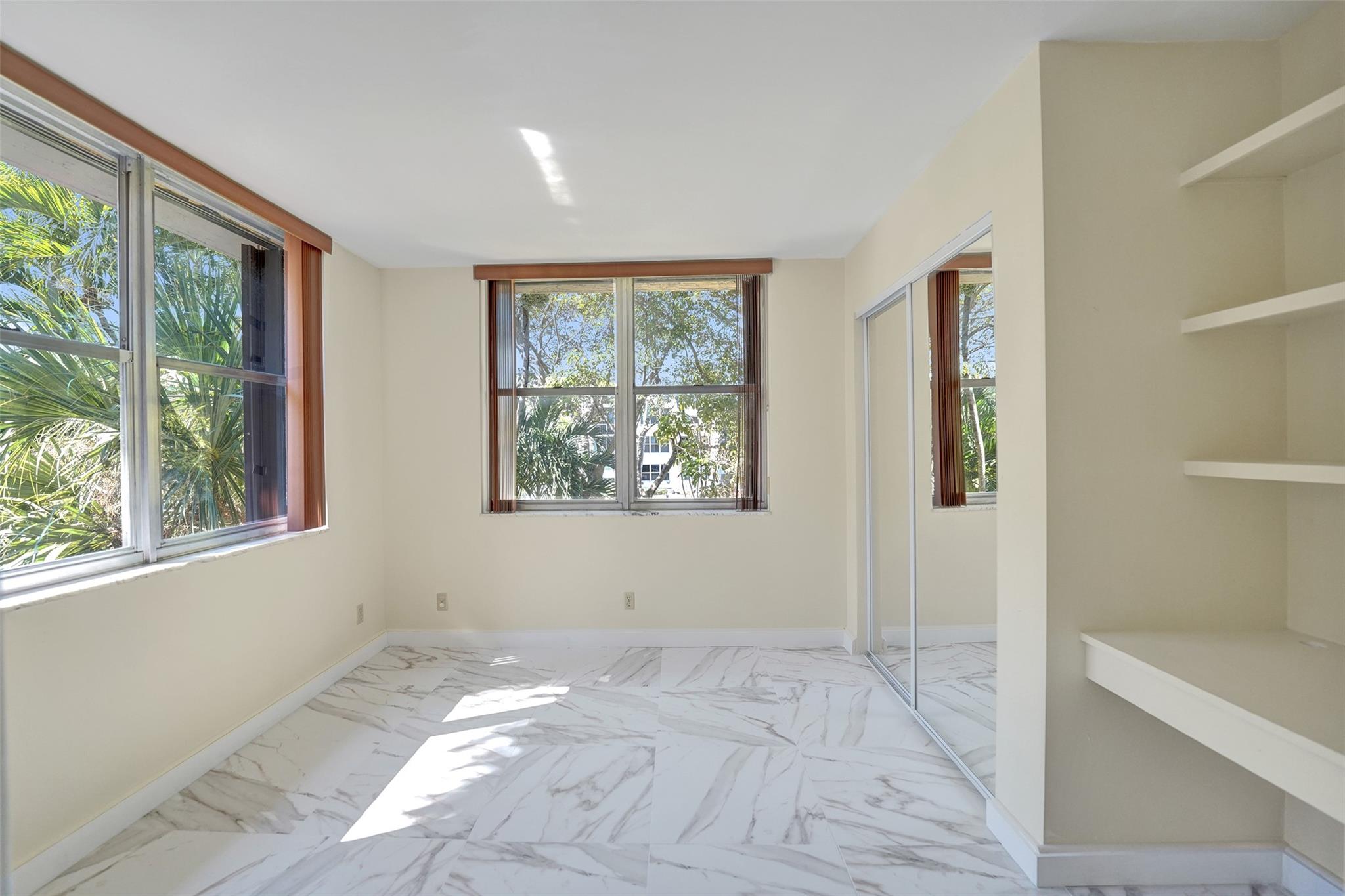 ISLAND CLUB - Residential