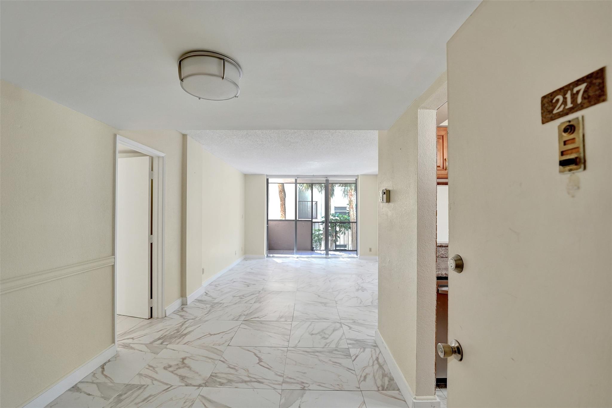 ISLAND CLUB - Residential