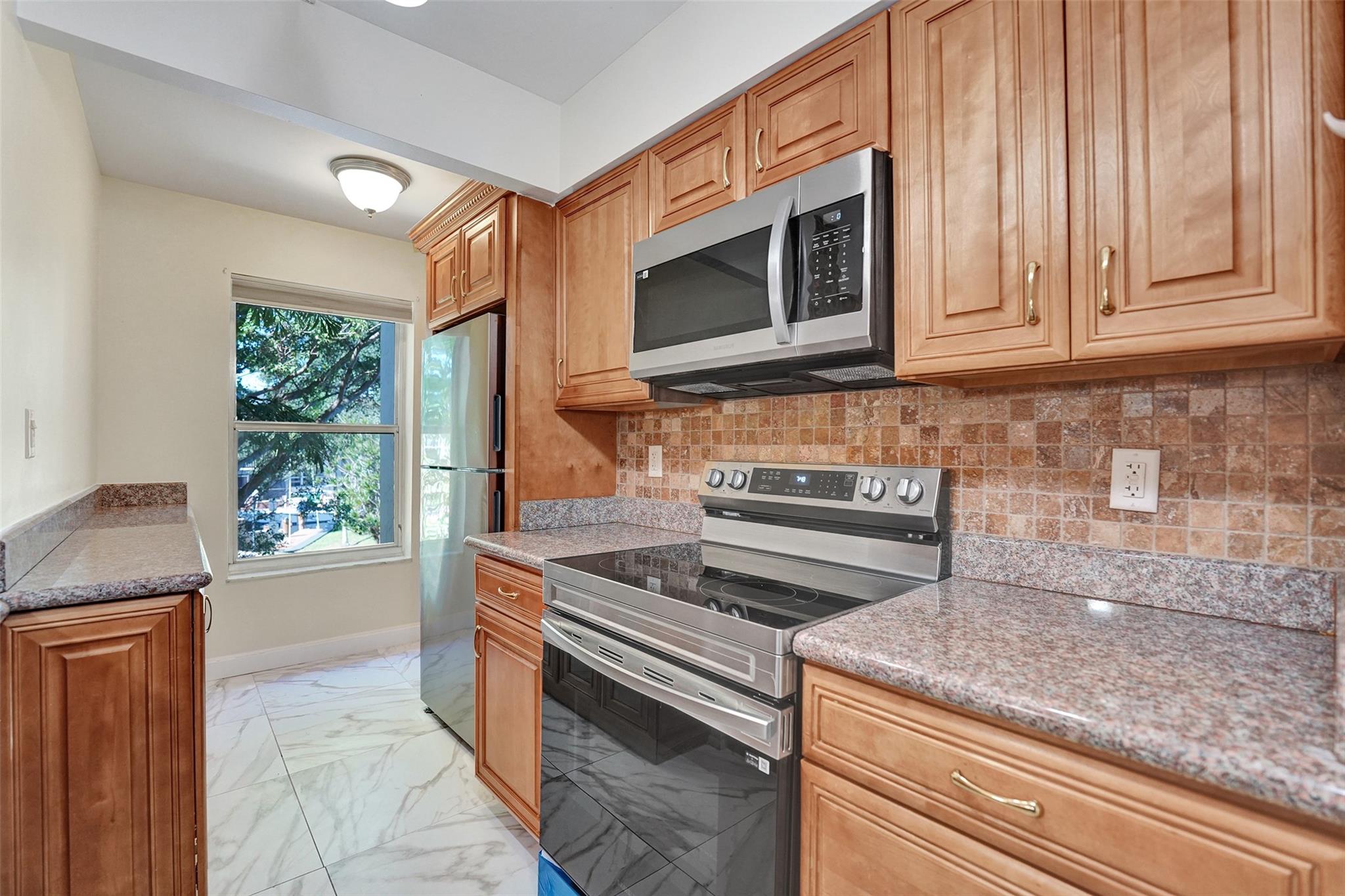 ISLAND CLUB - Residential