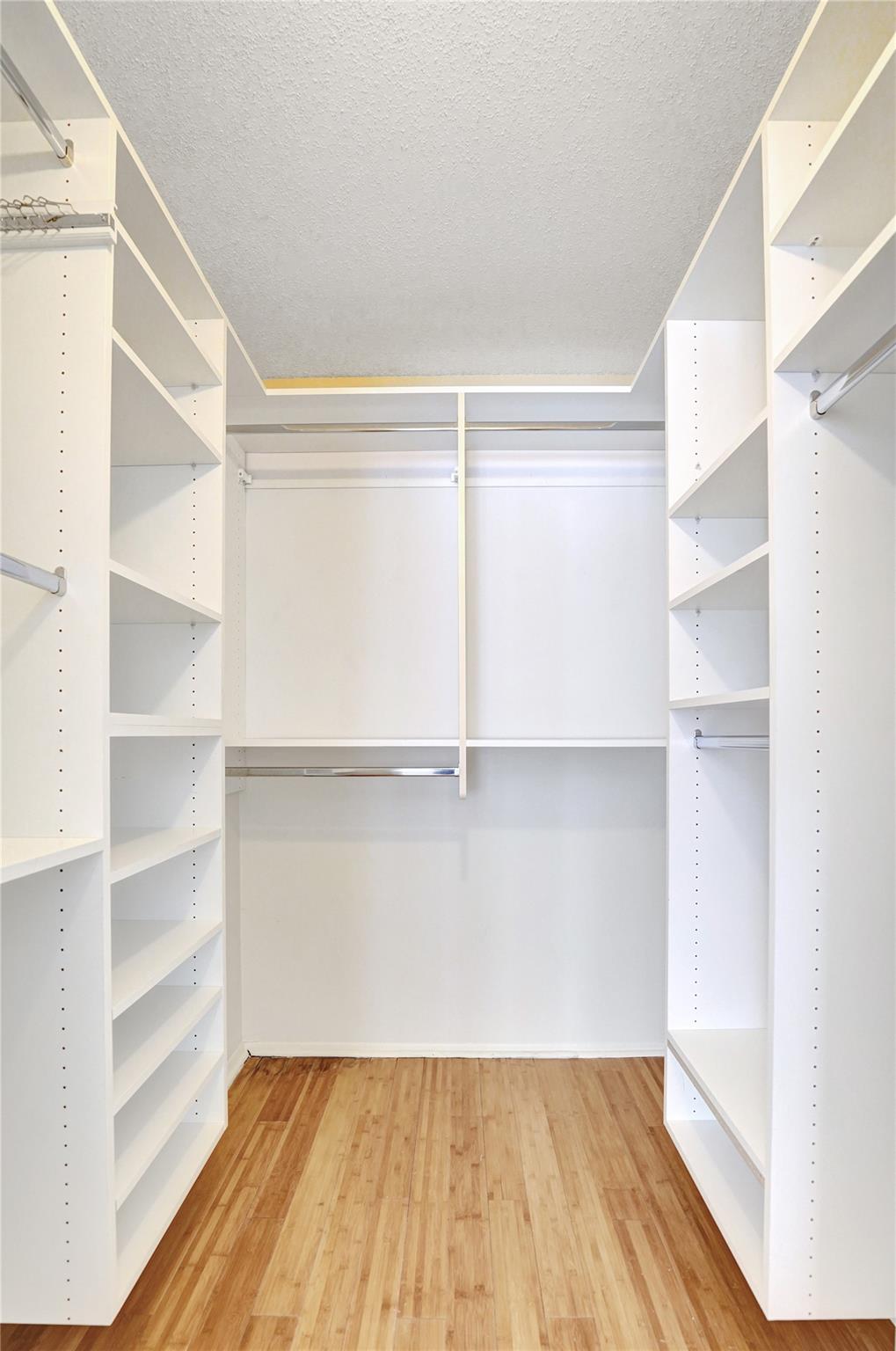 ISLAND CLUB - Residential