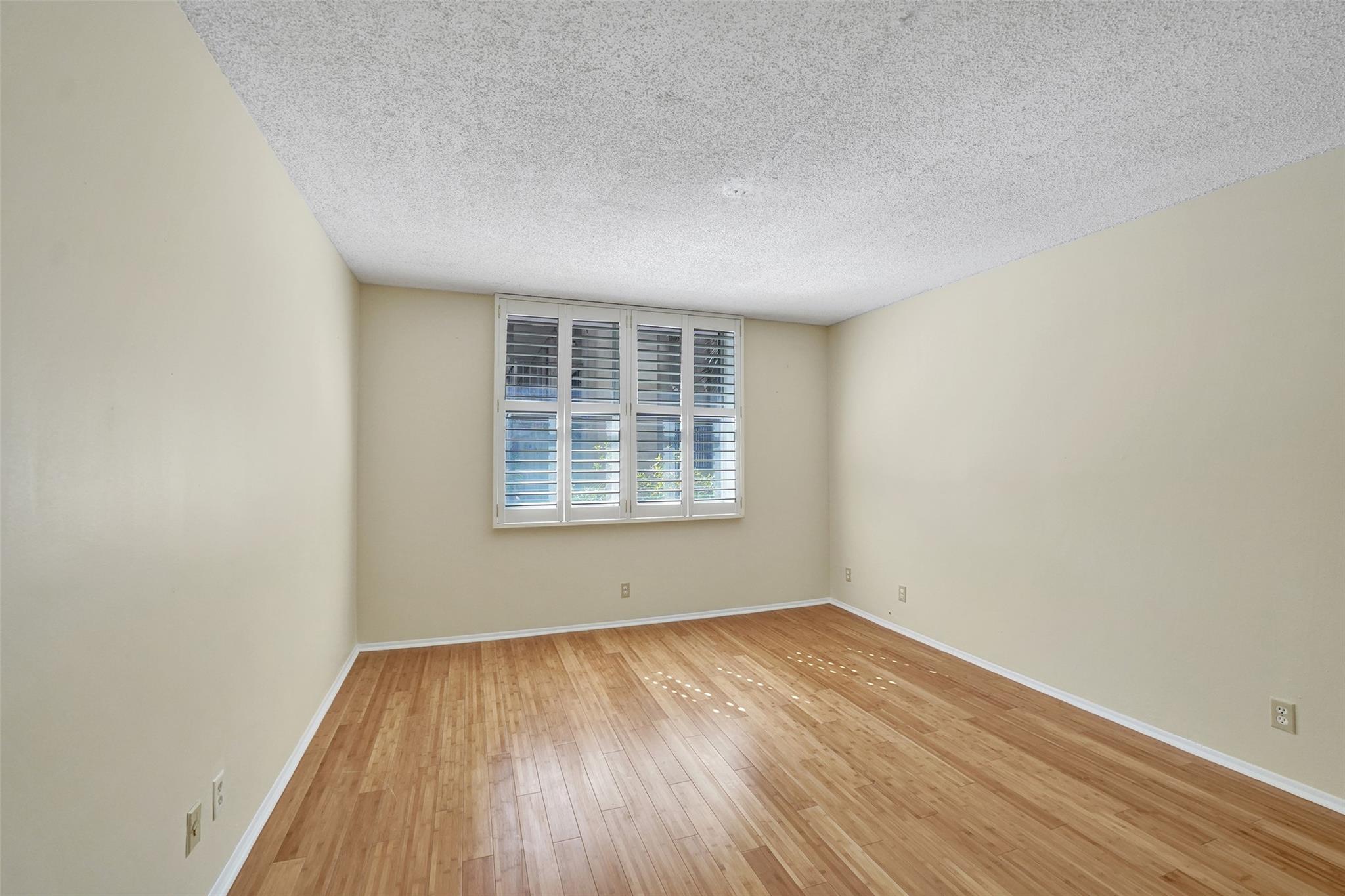 ISLAND CLUB - Residential