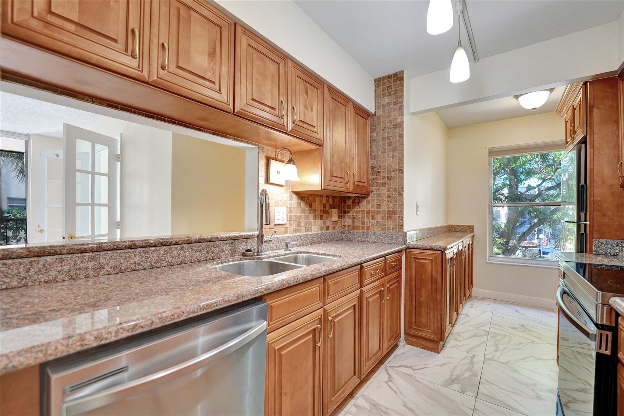 ISLAND CLUB - Residential