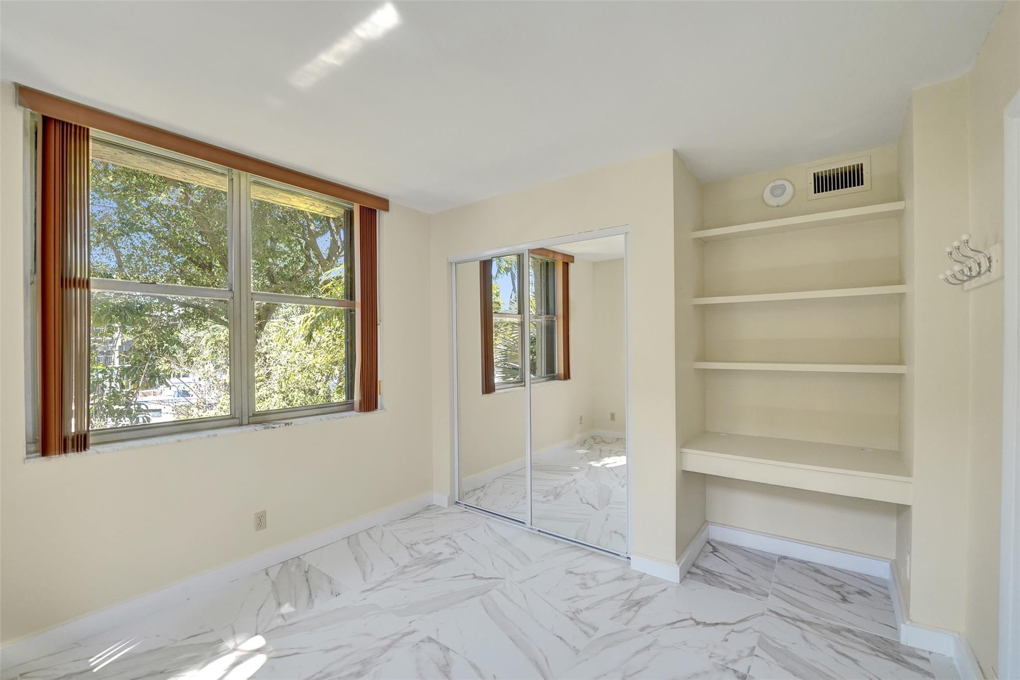 ISLAND CLUB - Residential