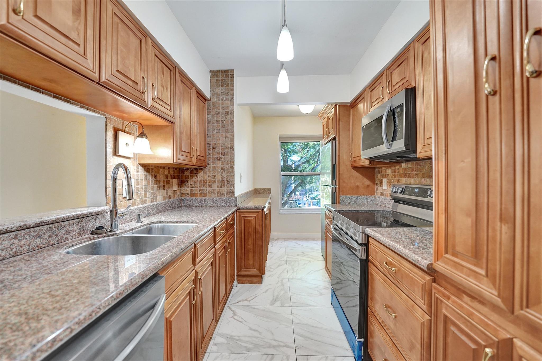 ISLAND CLUB - Residential