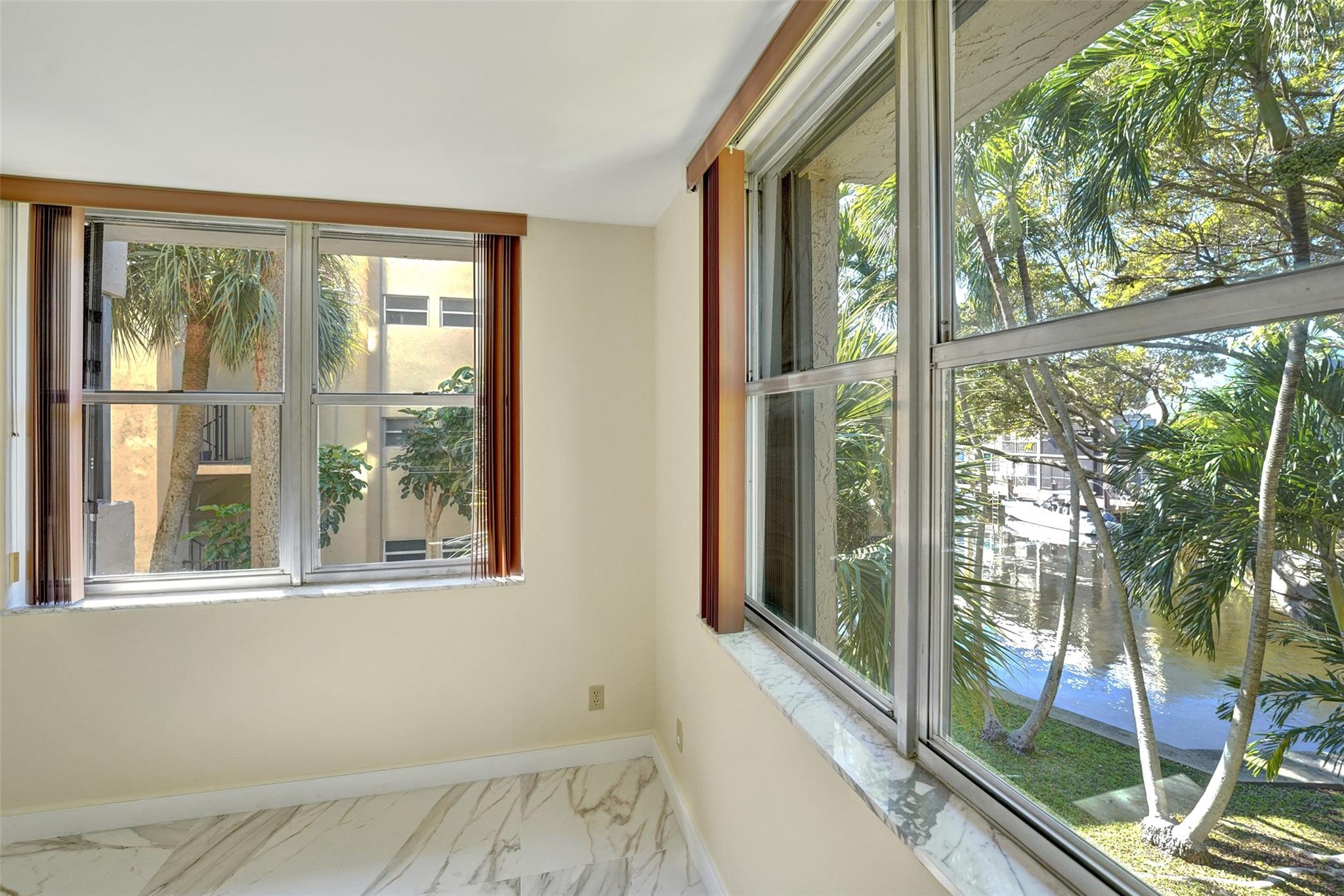 ISLAND CLUB - Residential