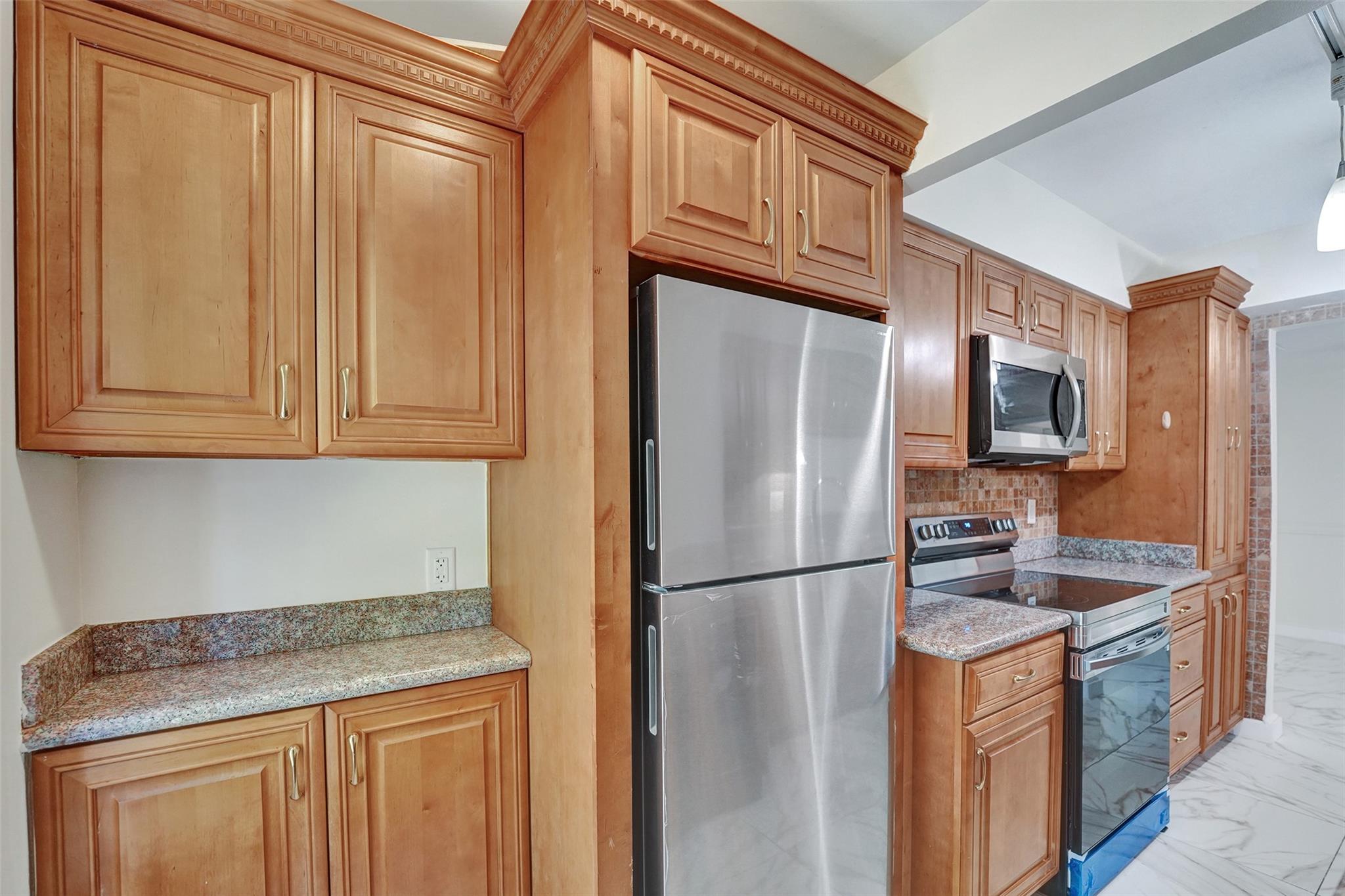 ISLAND CLUB - Residential