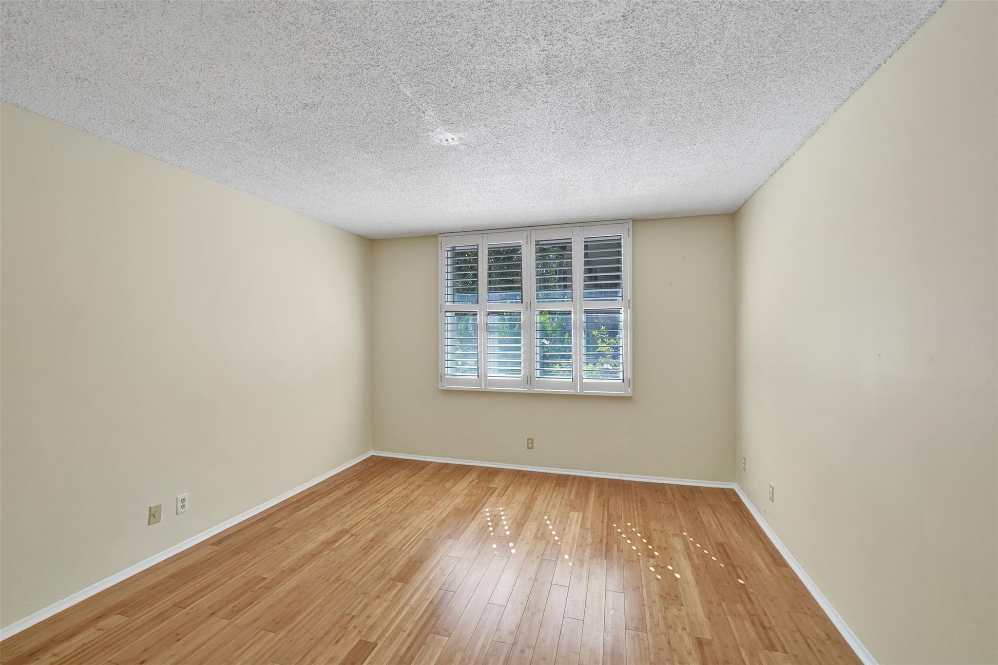 ISLAND CLUB - Residential