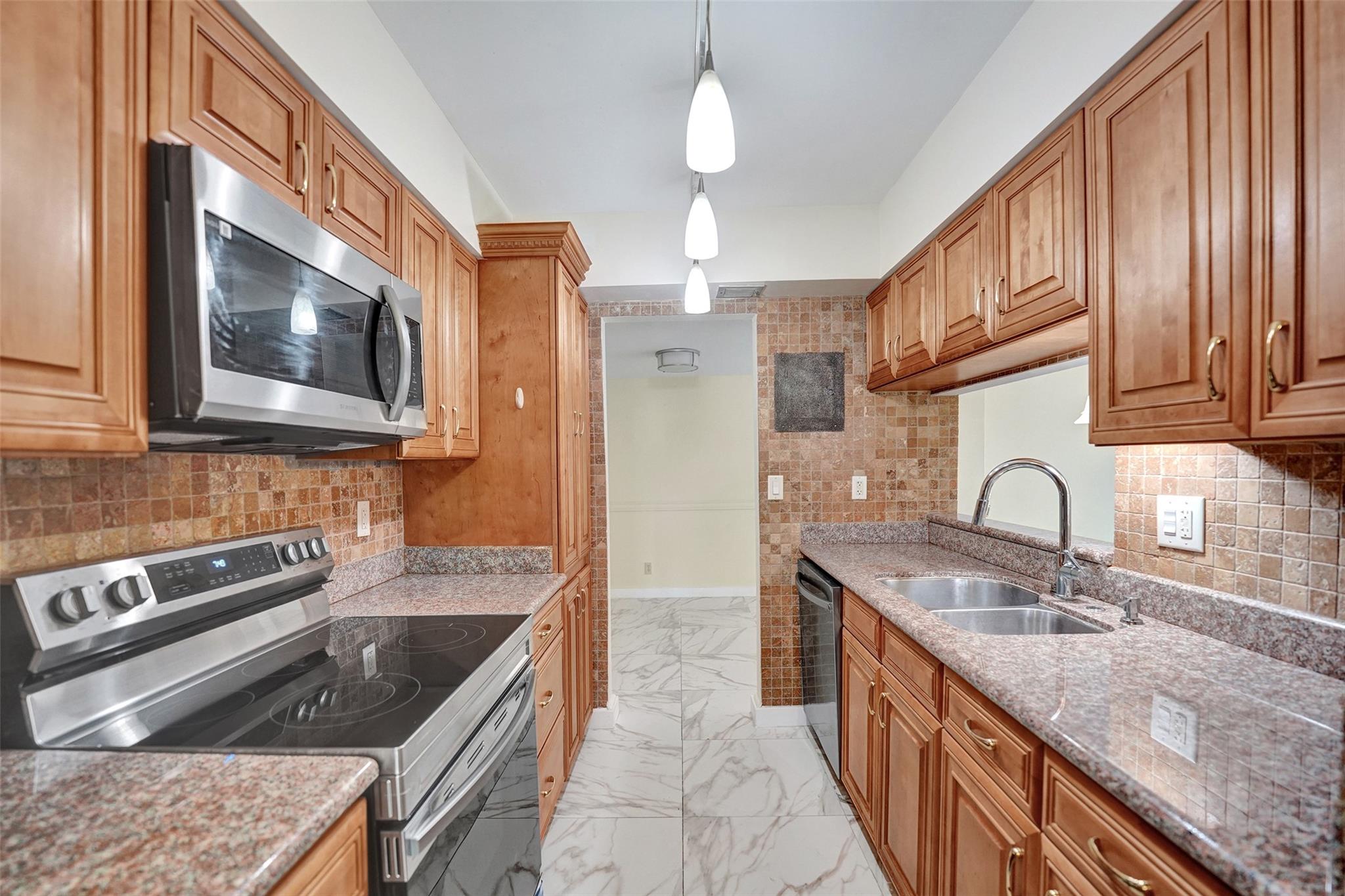 ISLAND CLUB - Residential