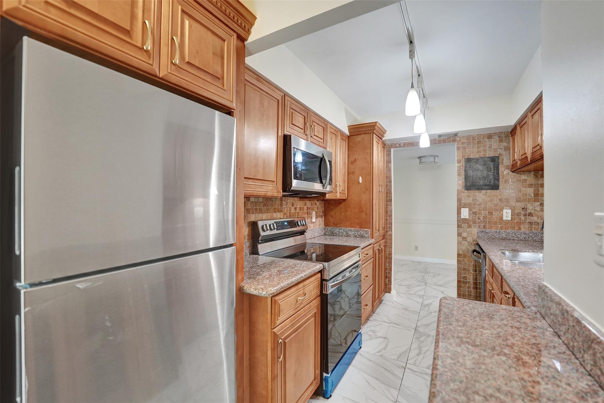 ISLAND CLUB - Residential