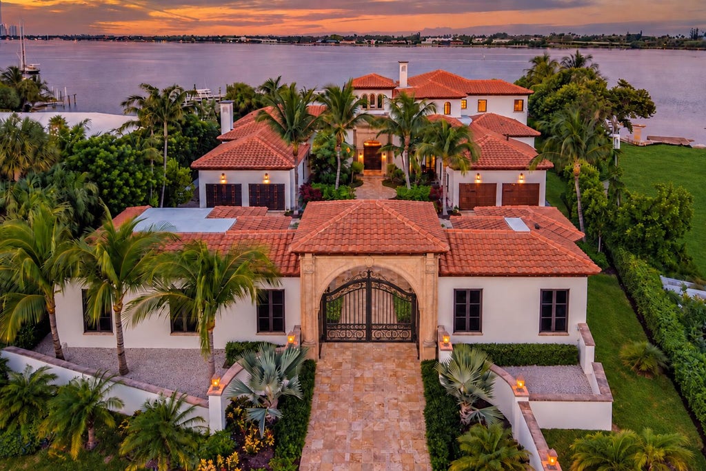 Photo of 3400 N Flagler Drive, West Palm Beach, FL 33407 (MLS # B26076076)