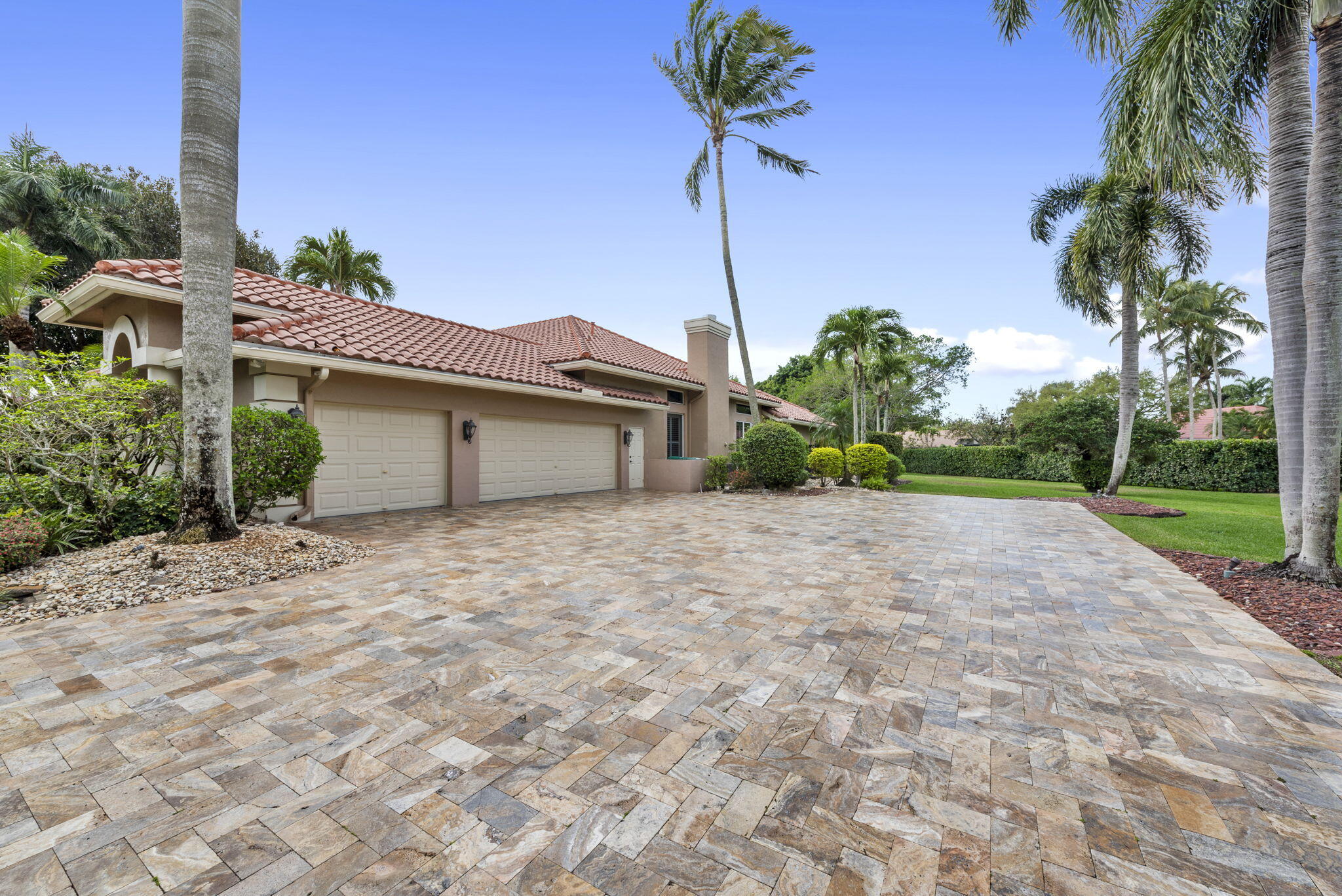 PARKLAND LAKES - Residential