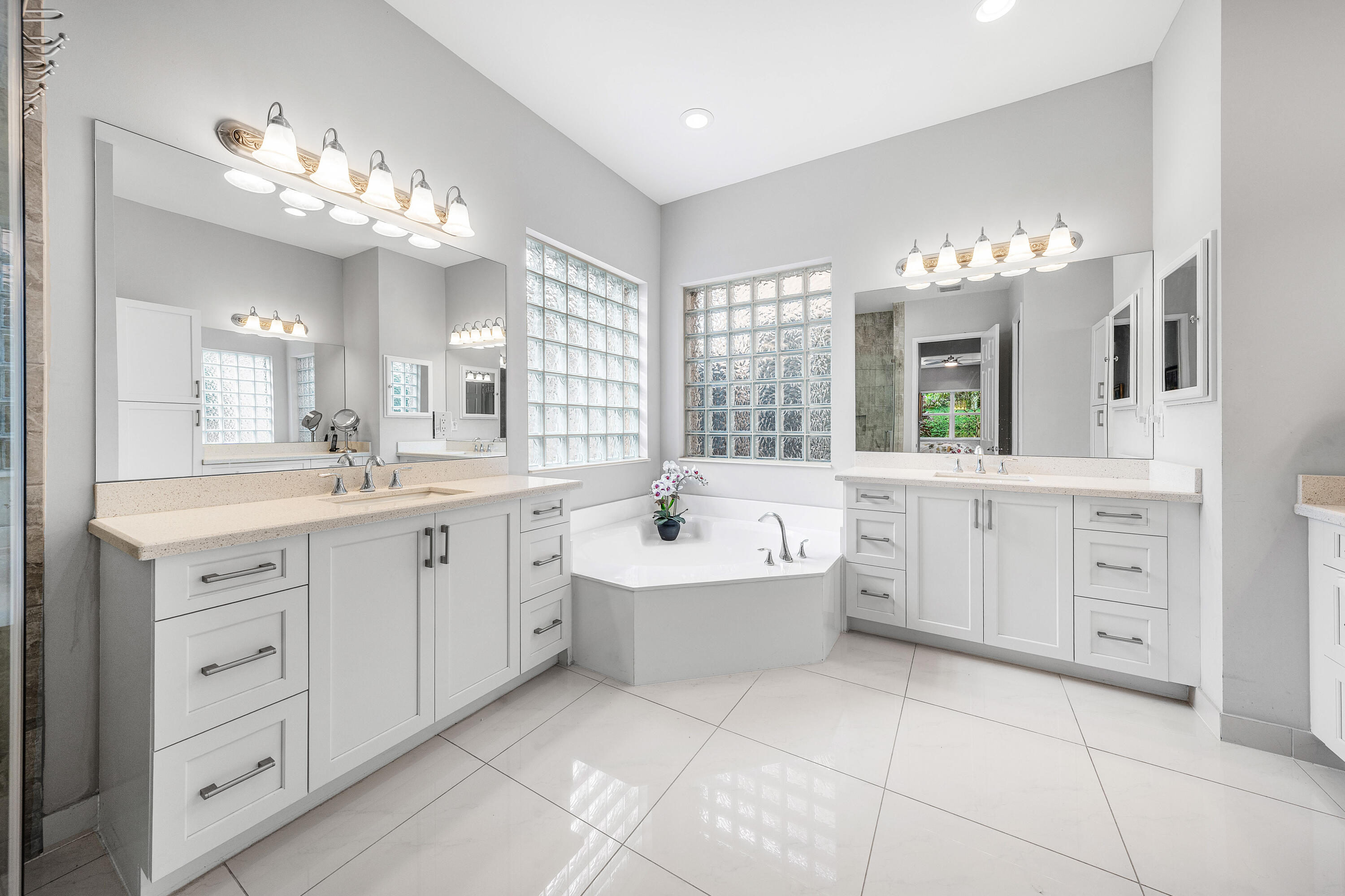 Valencia Cove - Residential