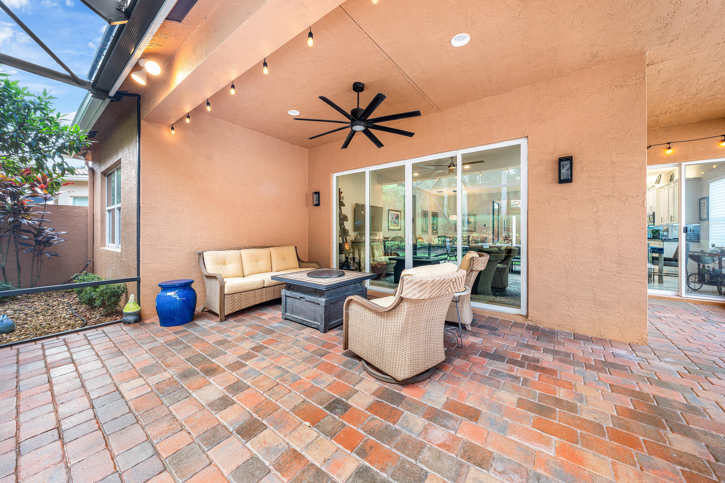 Valencia Cove - Residential