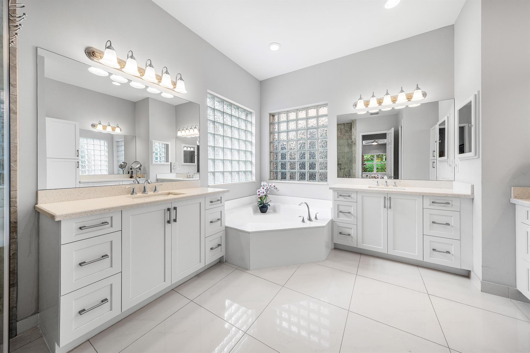 Valencia Cove - Residential