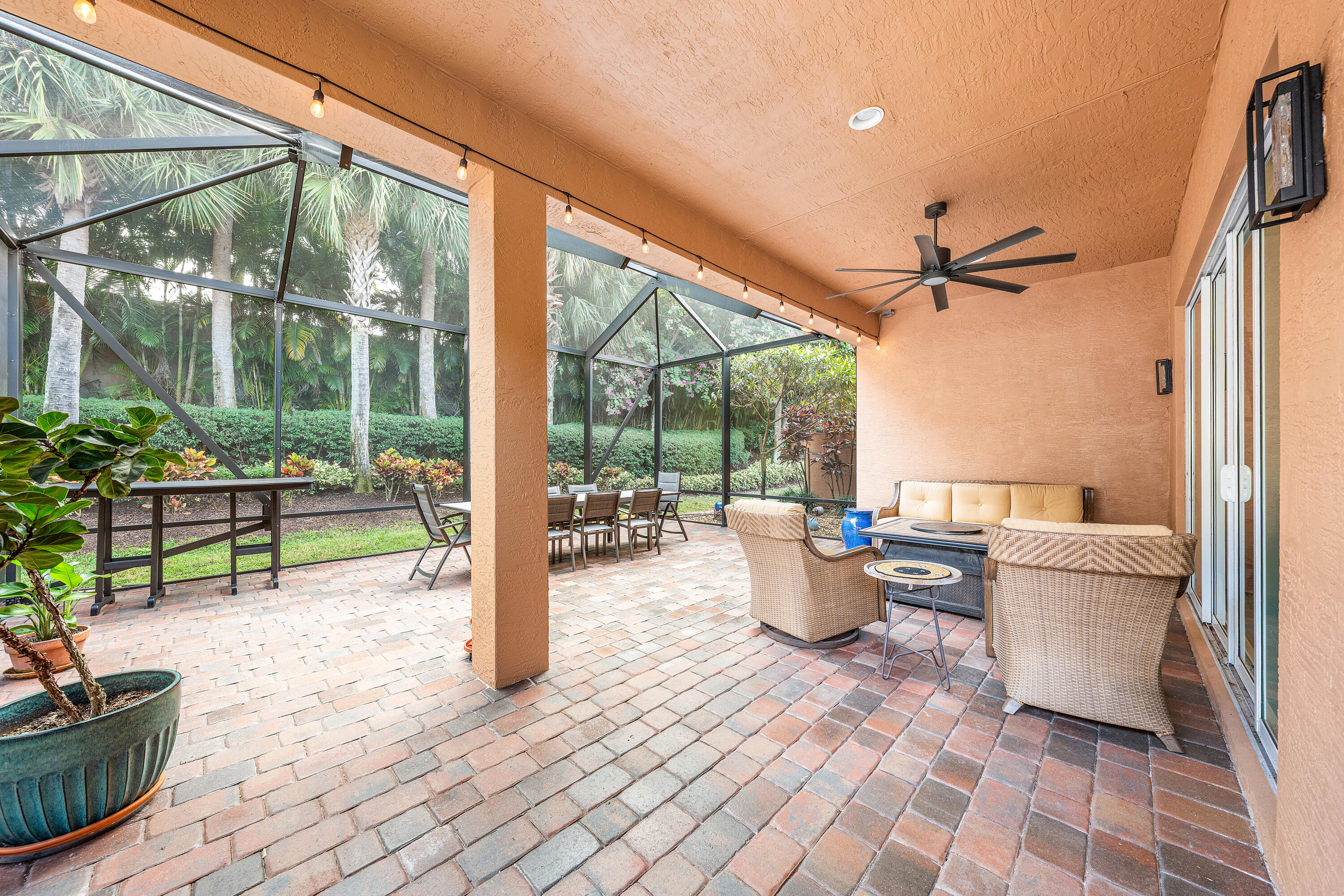 Valencia Cove - Residential