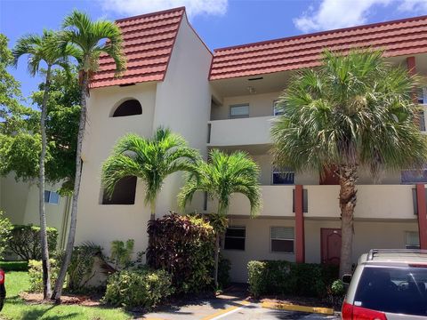 Condominium in Fort Lauderdale FL 2701 Sunrise Lakes Dr Dr.jpg