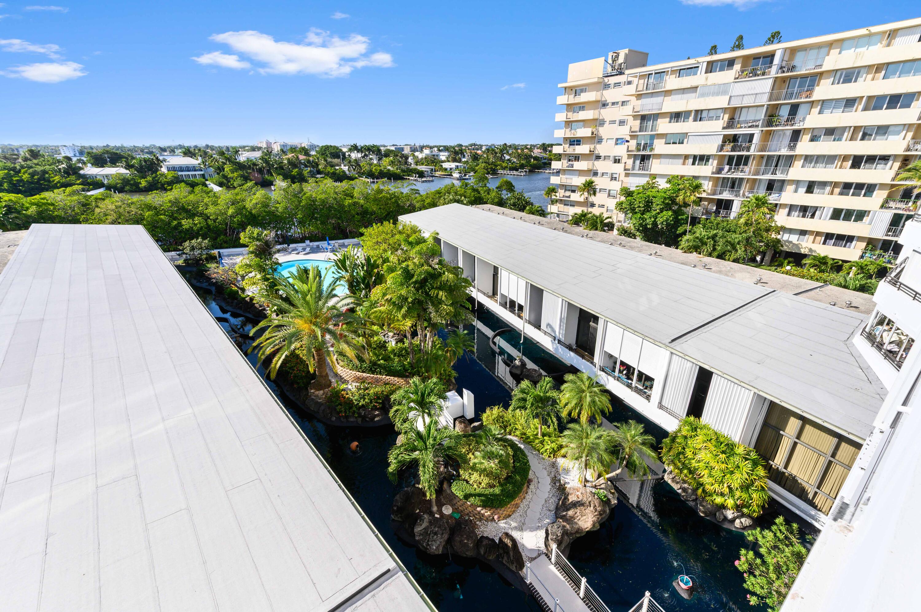 MAYFAIR HOUSE CONDO - Residential