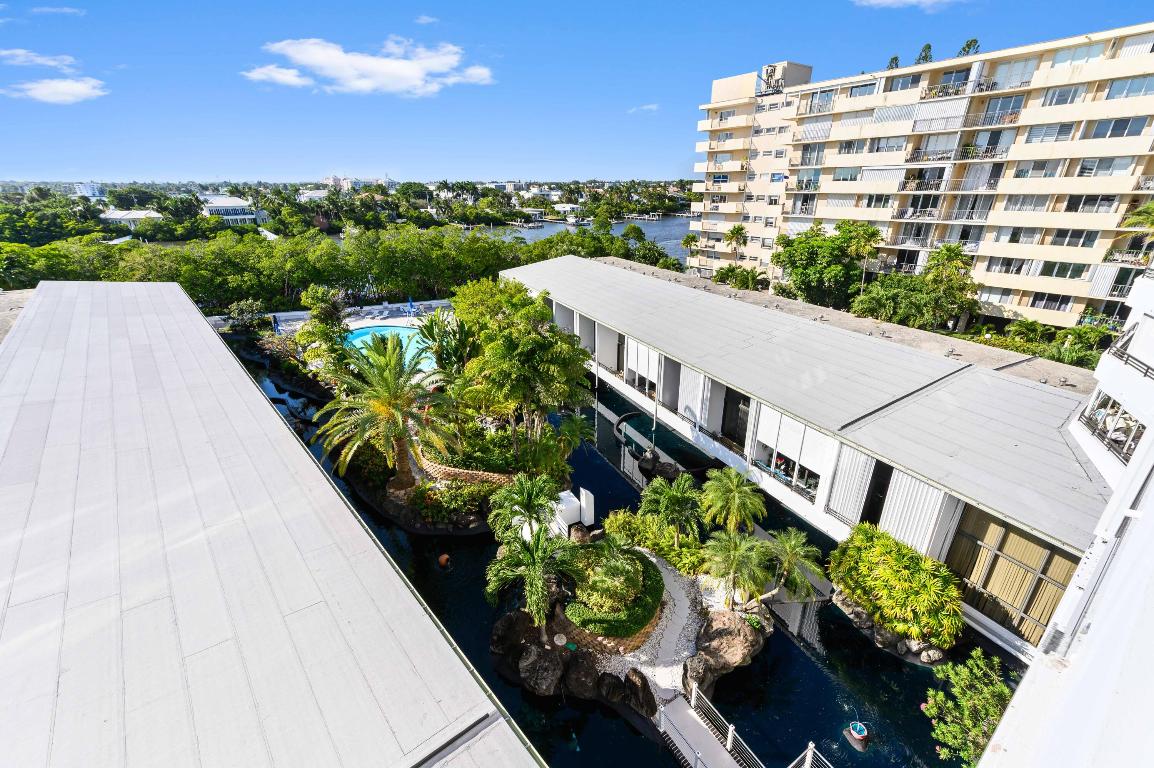 MAYFAIR HOUSE CONDO - Residential