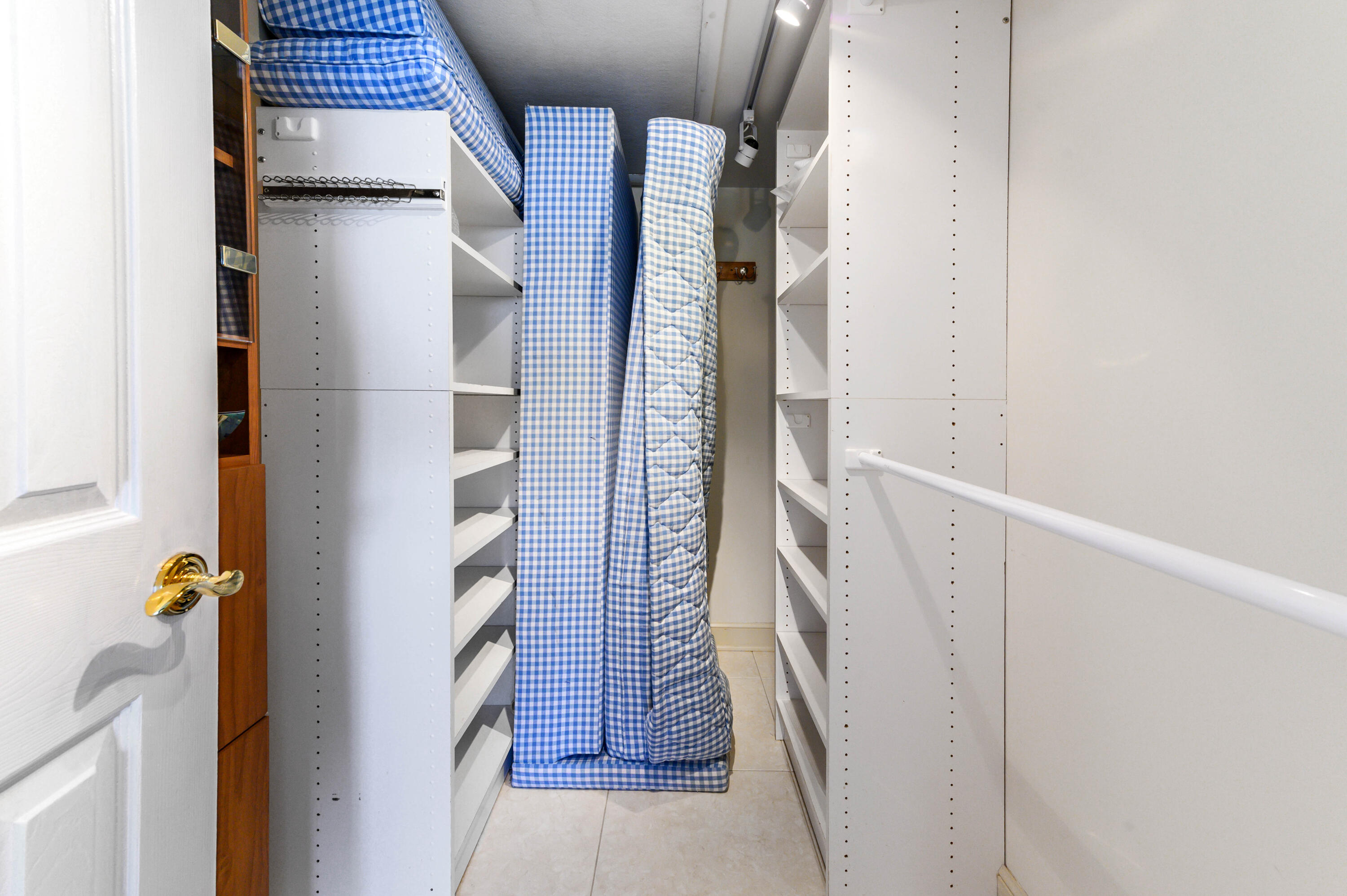 MAYFAIR HOUSE CONDO - Residential