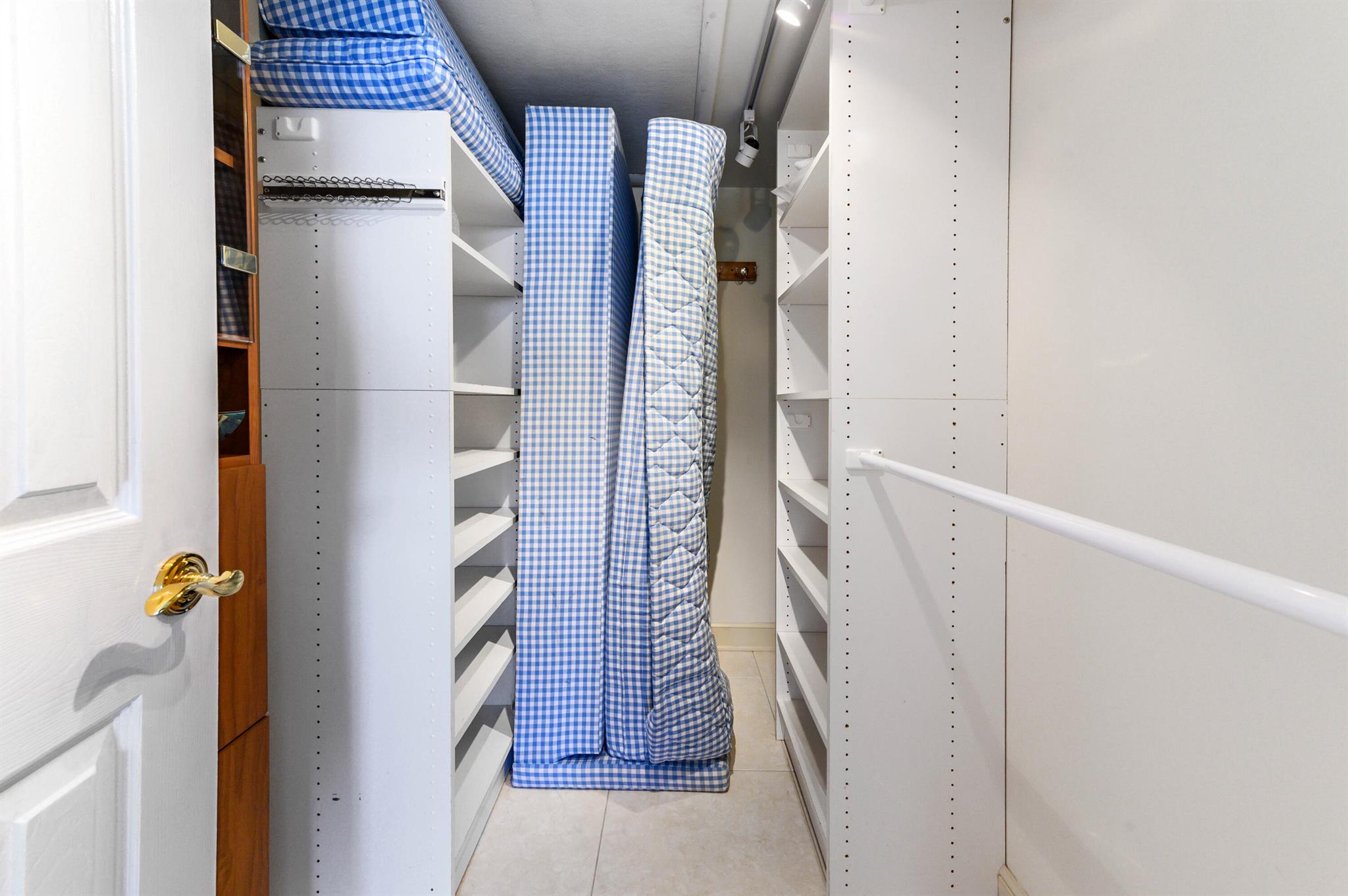 MAYFAIR HOUSE CONDO - Residential