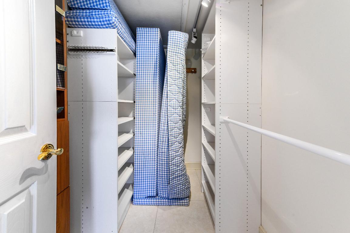 MAYFAIR HOUSE CONDO - Residential