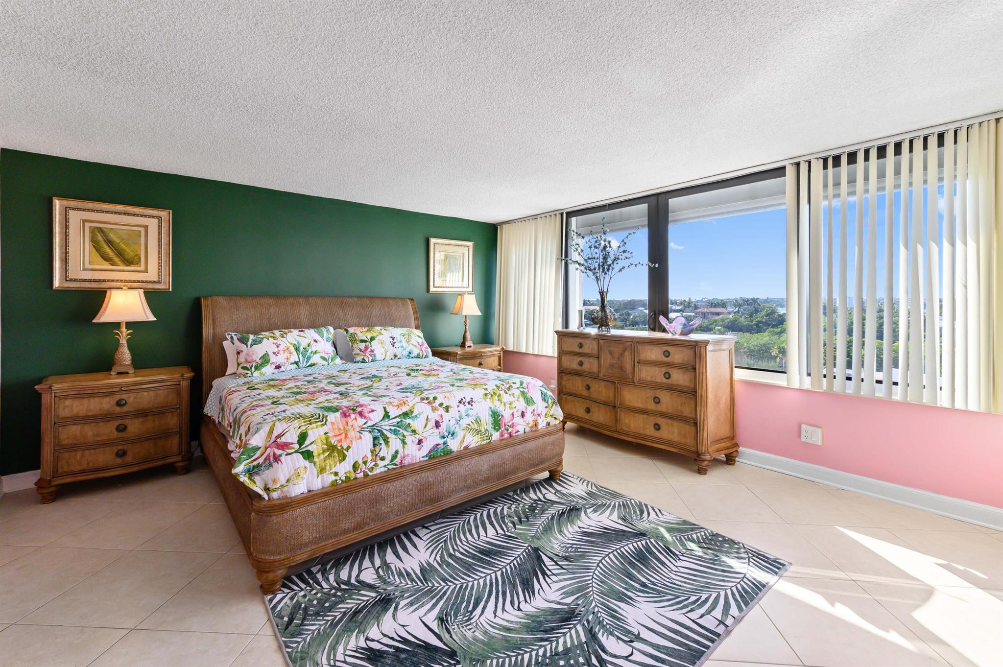 MAYFAIR HOUSE CONDO - Residential