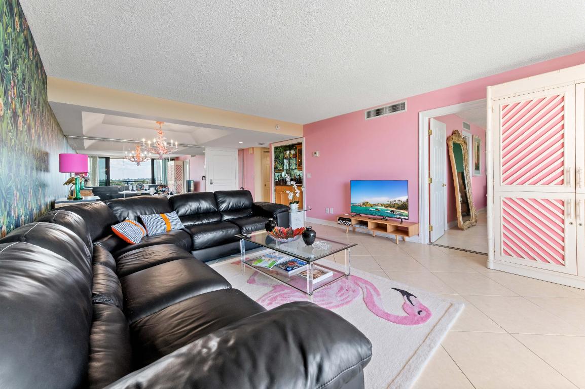 MAYFAIR HOUSE CONDO - Residential