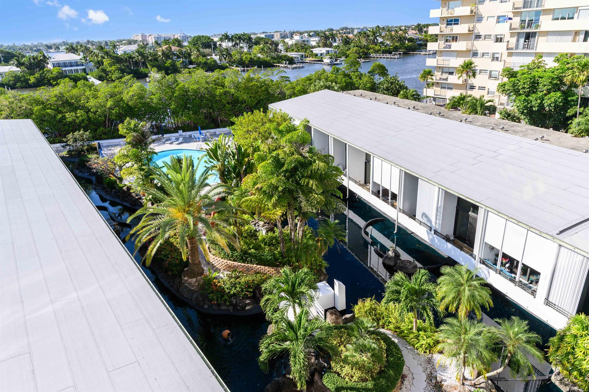 MAYFAIR HOUSE CONDO - Residential