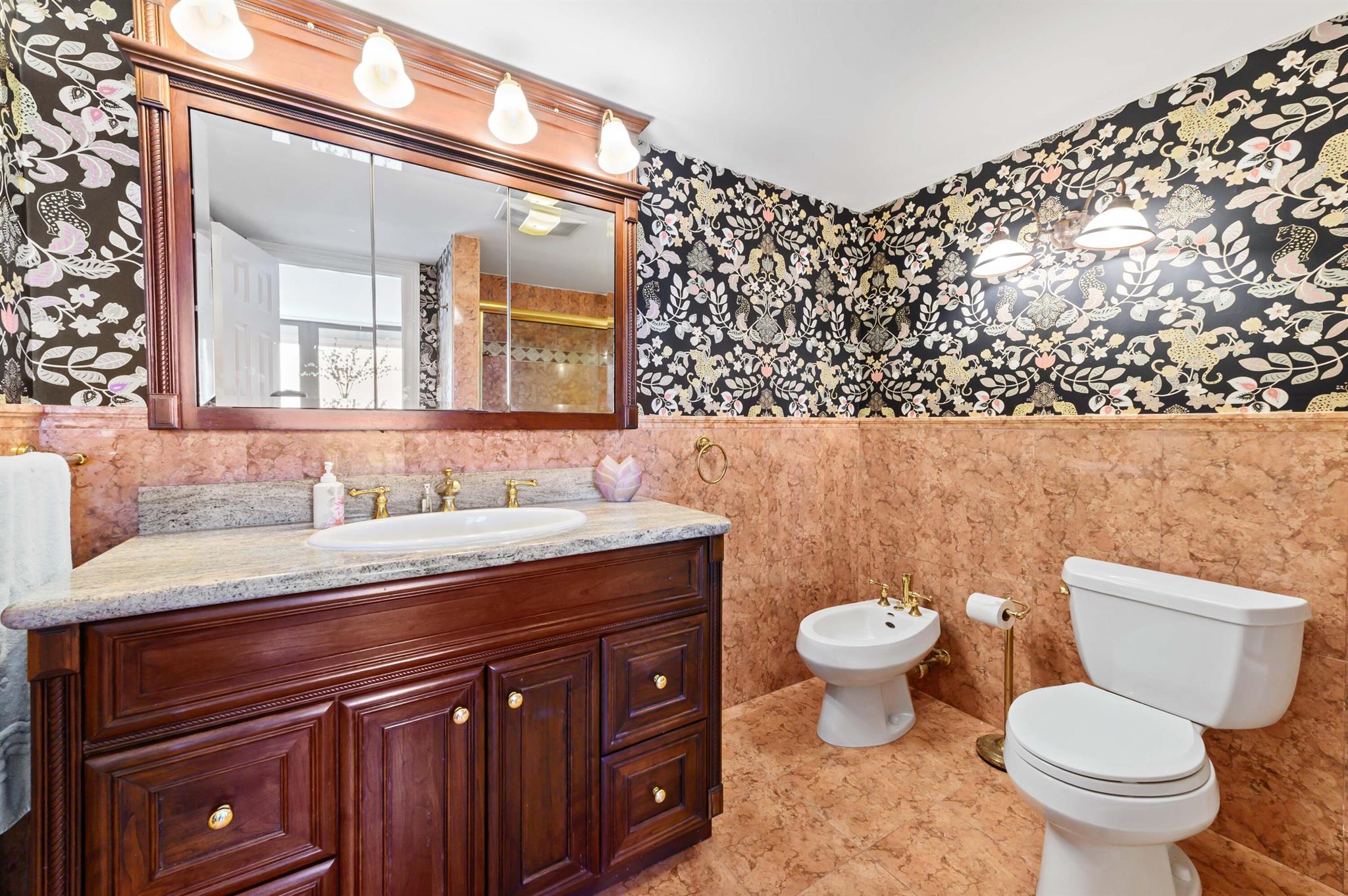 MAYFAIR HOUSE CONDO - Residential