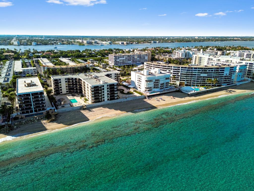 MAYFAIR HOUSE CONDO - Residential