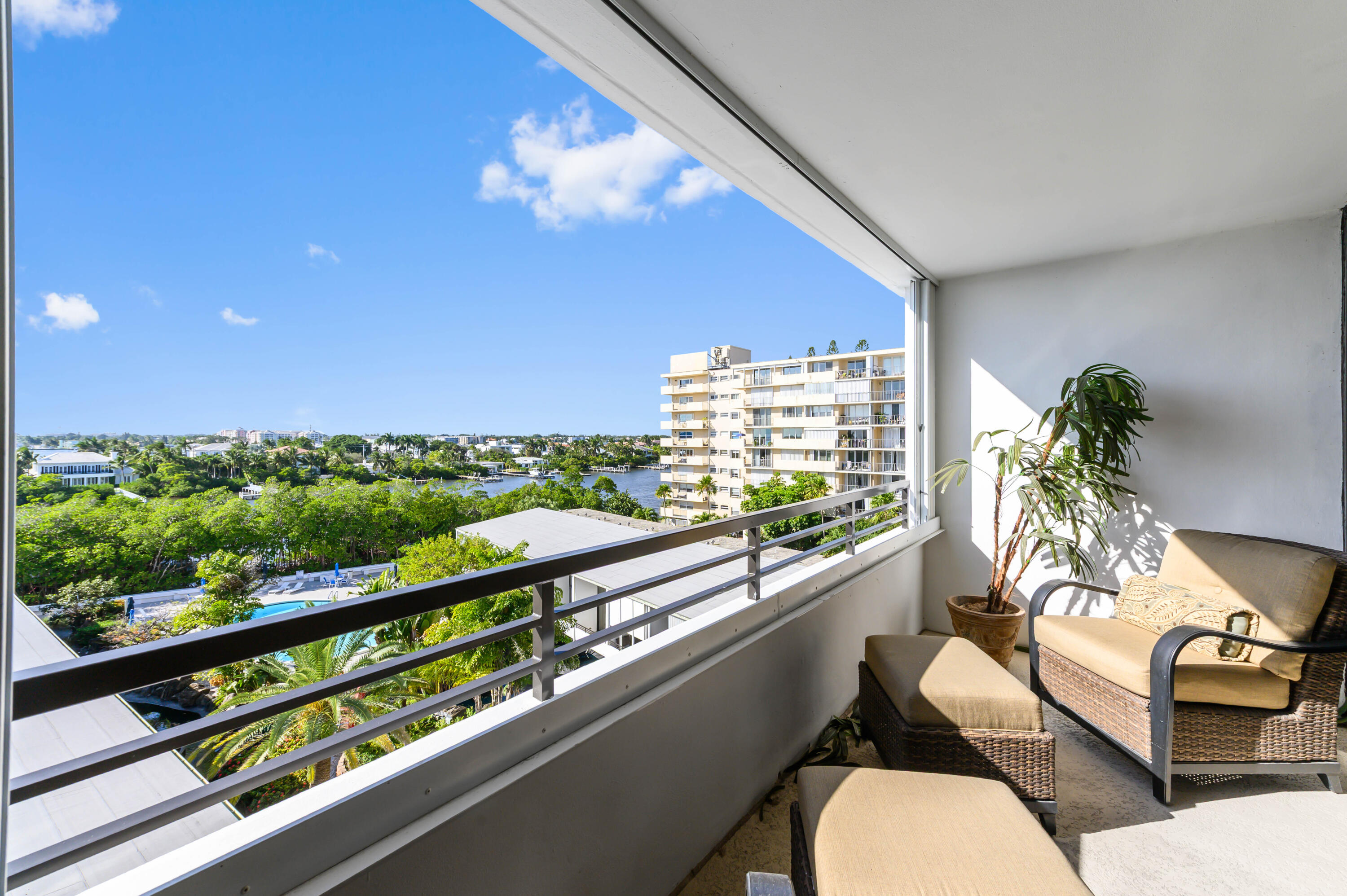 MAYFAIR HOUSE CONDO - Residential