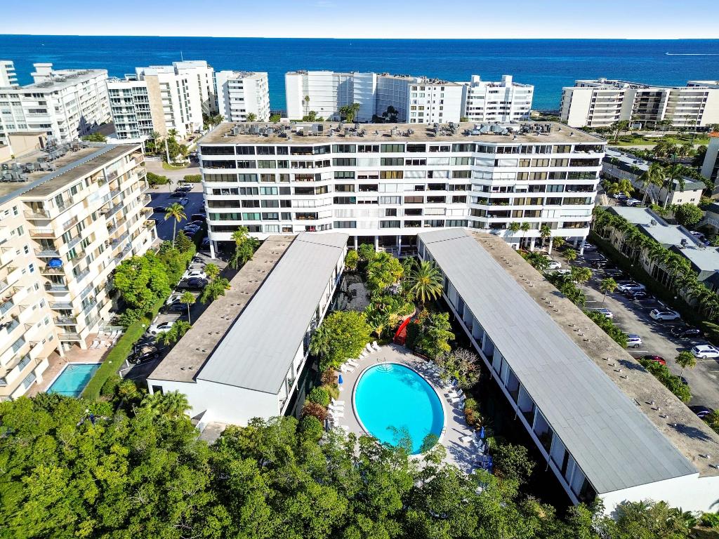 MAYFAIR HOUSE CONDO - Residential