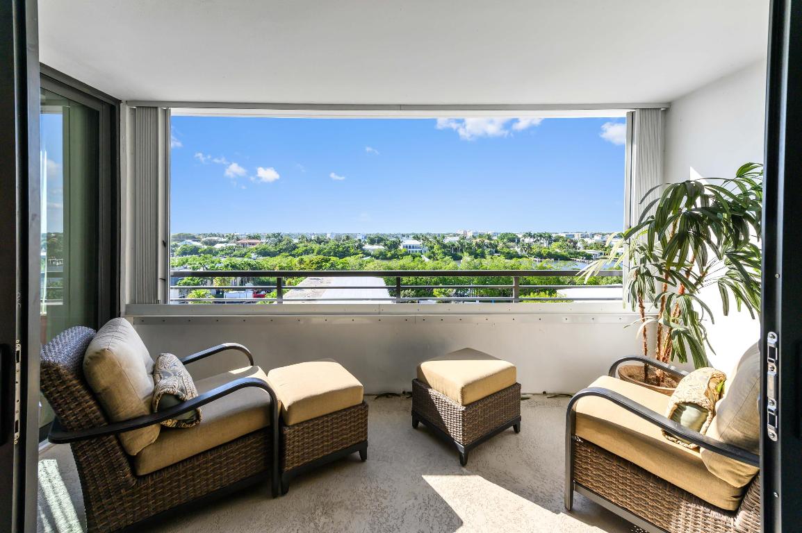 MAYFAIR HOUSE CONDO - Residential