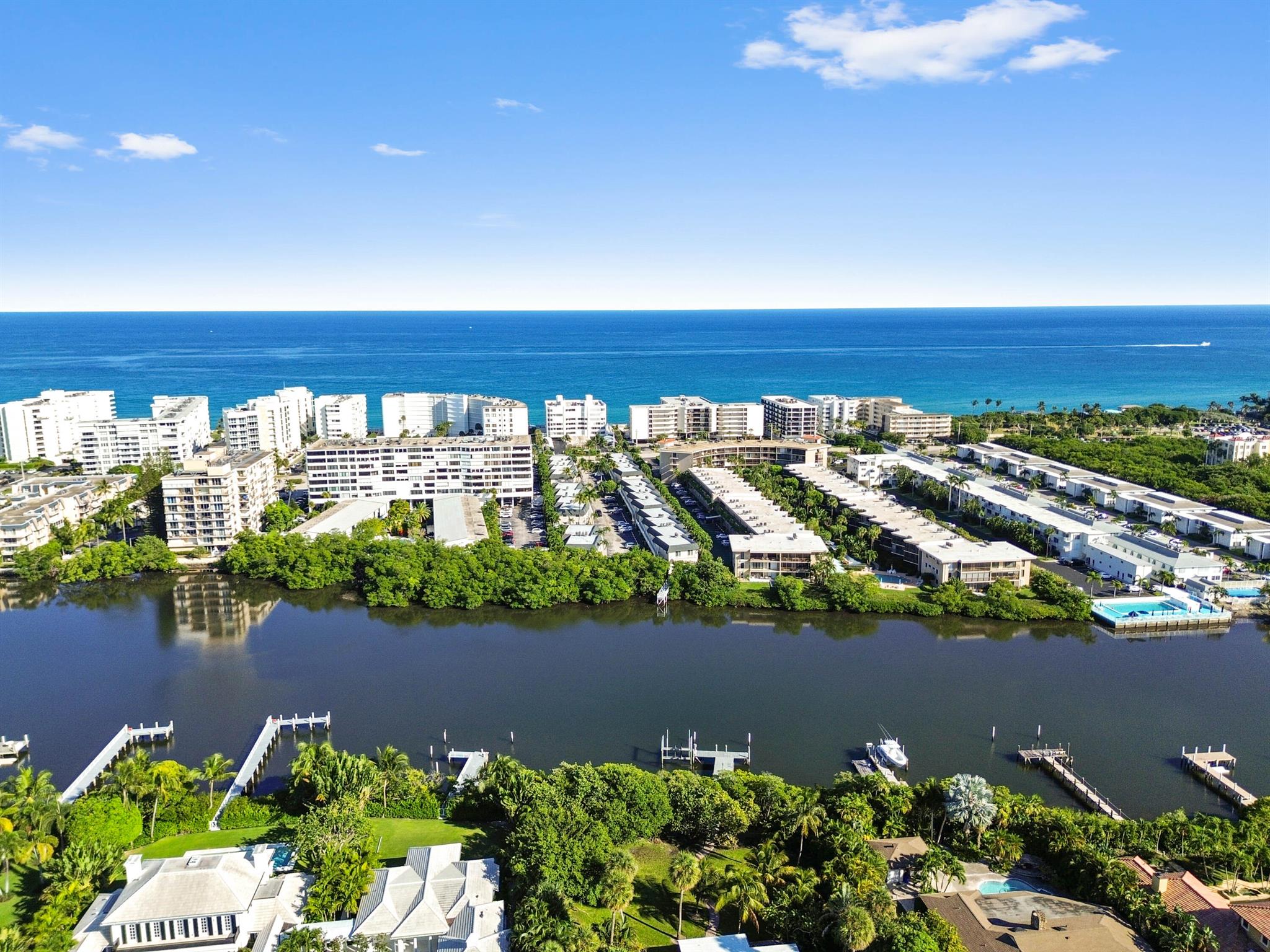 MAYFAIR HOUSE CONDO - Residential