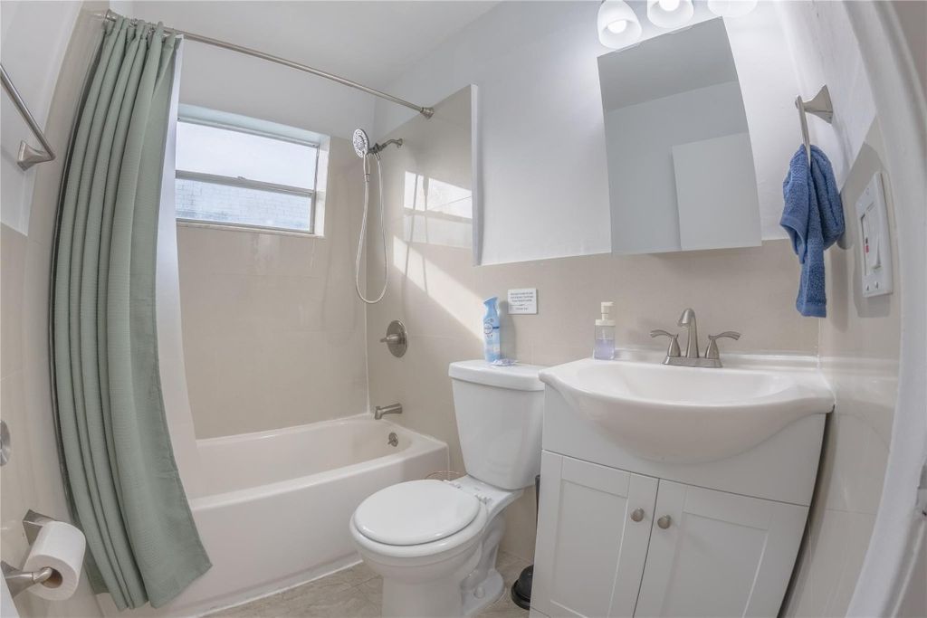 Photo of 210 NE 40th Street #214, Oakland Park, FL 33334 (MLS # F10525447)