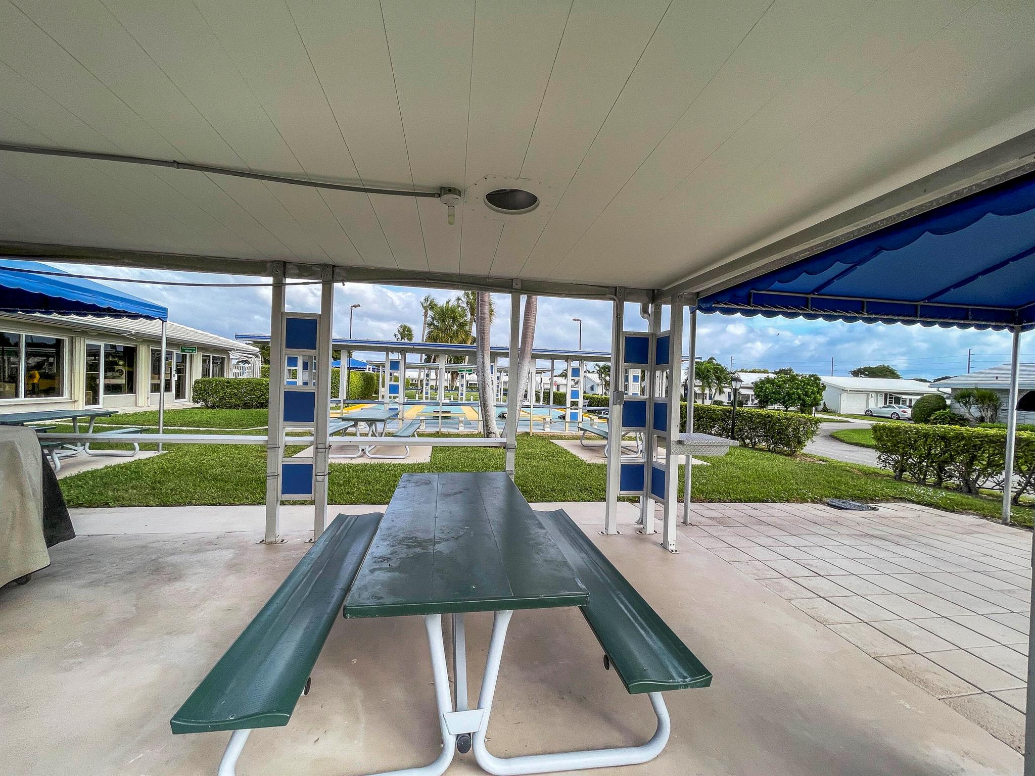 Leisureville Golf View Co - Residential