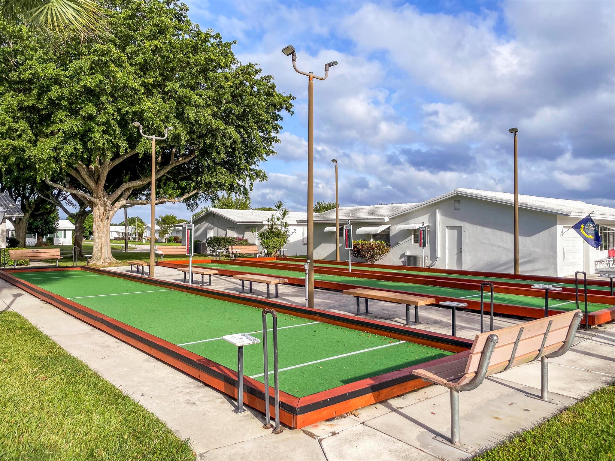 Leisureville Golf View Co - Residential