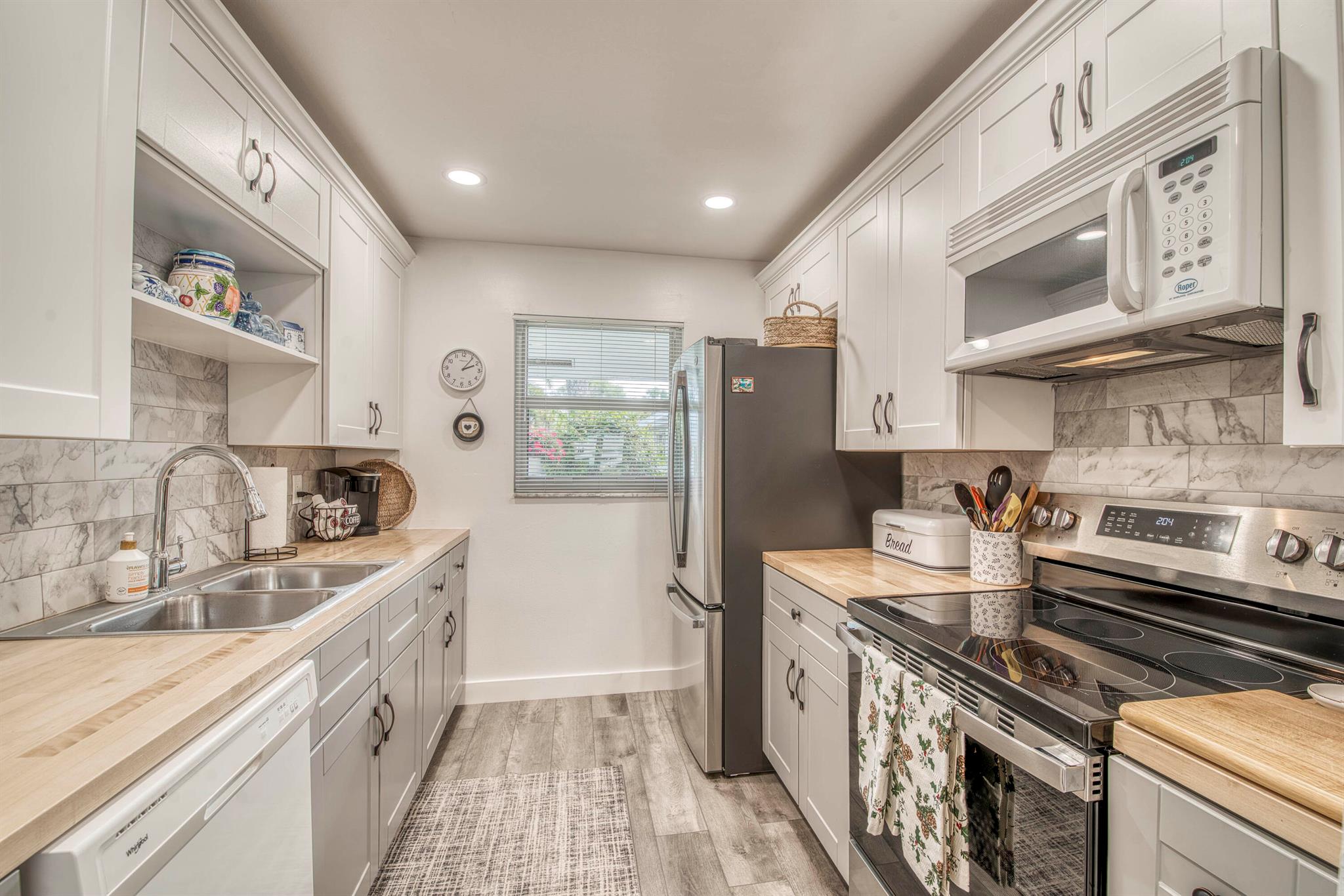 Leisureville Golf View Co - Residential