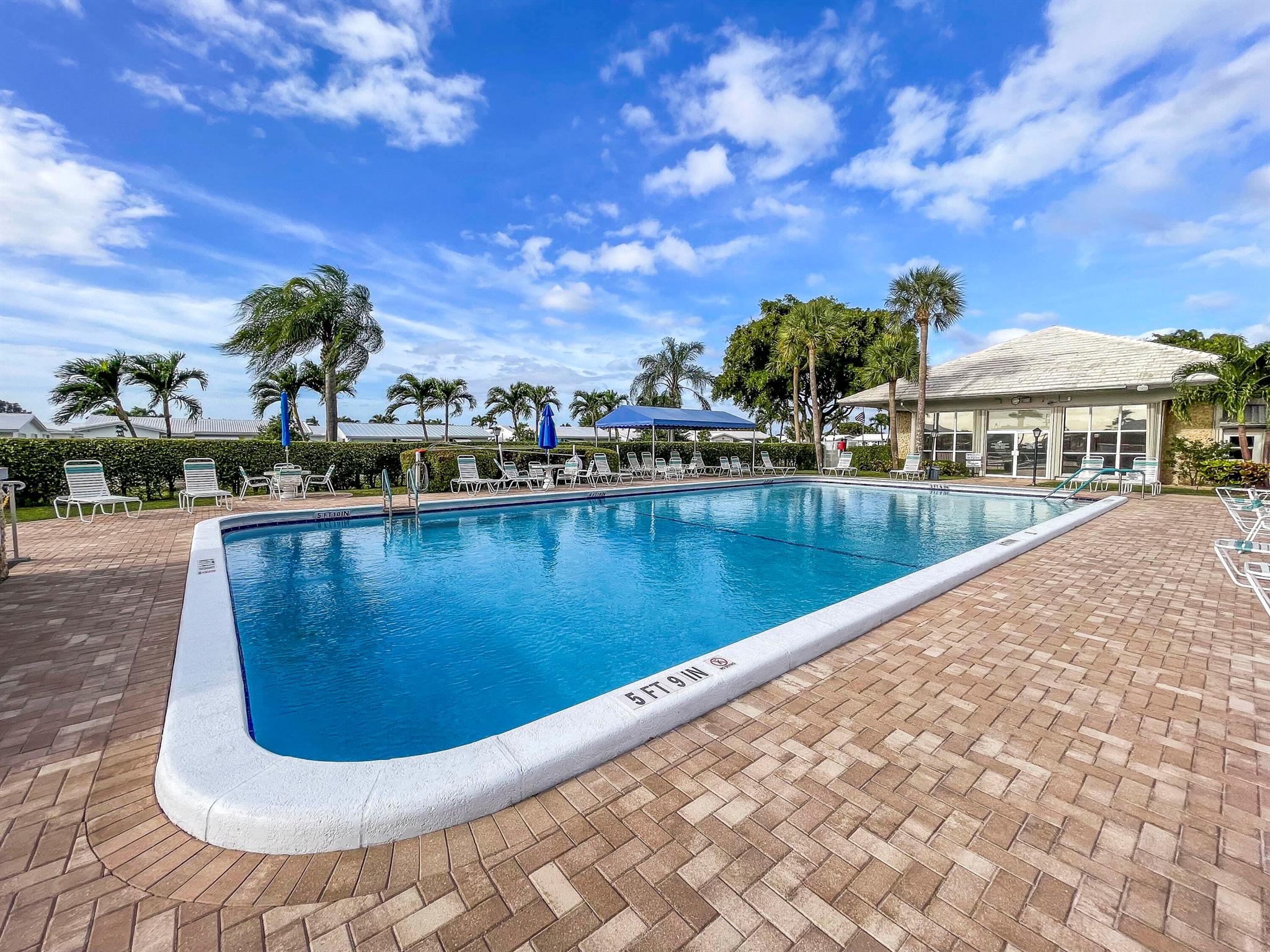 Leisureville Golf View Co - Residential