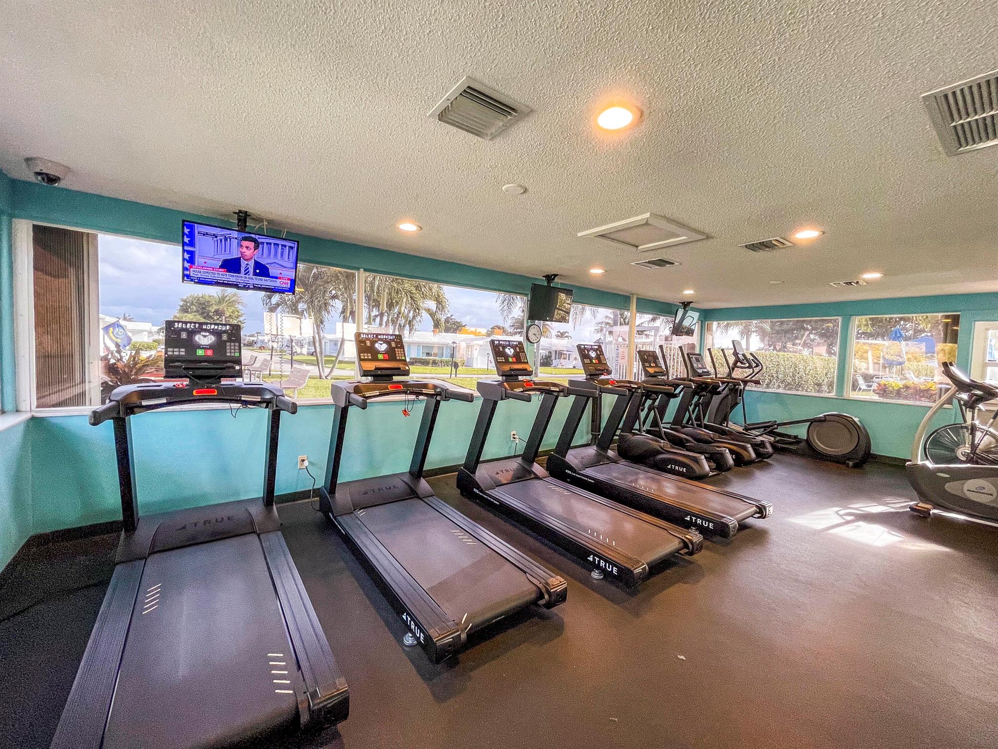 Leisureville Golf View Co - Residential