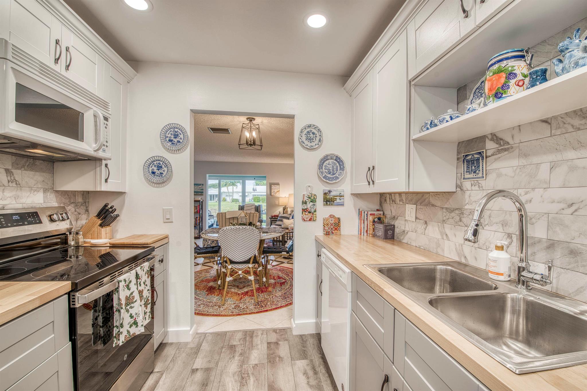 Leisureville Golf View Co - Residential