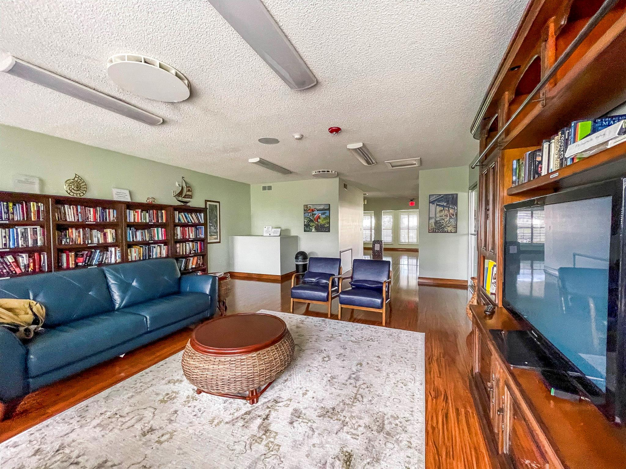 Leisureville Golf View Co - Residential