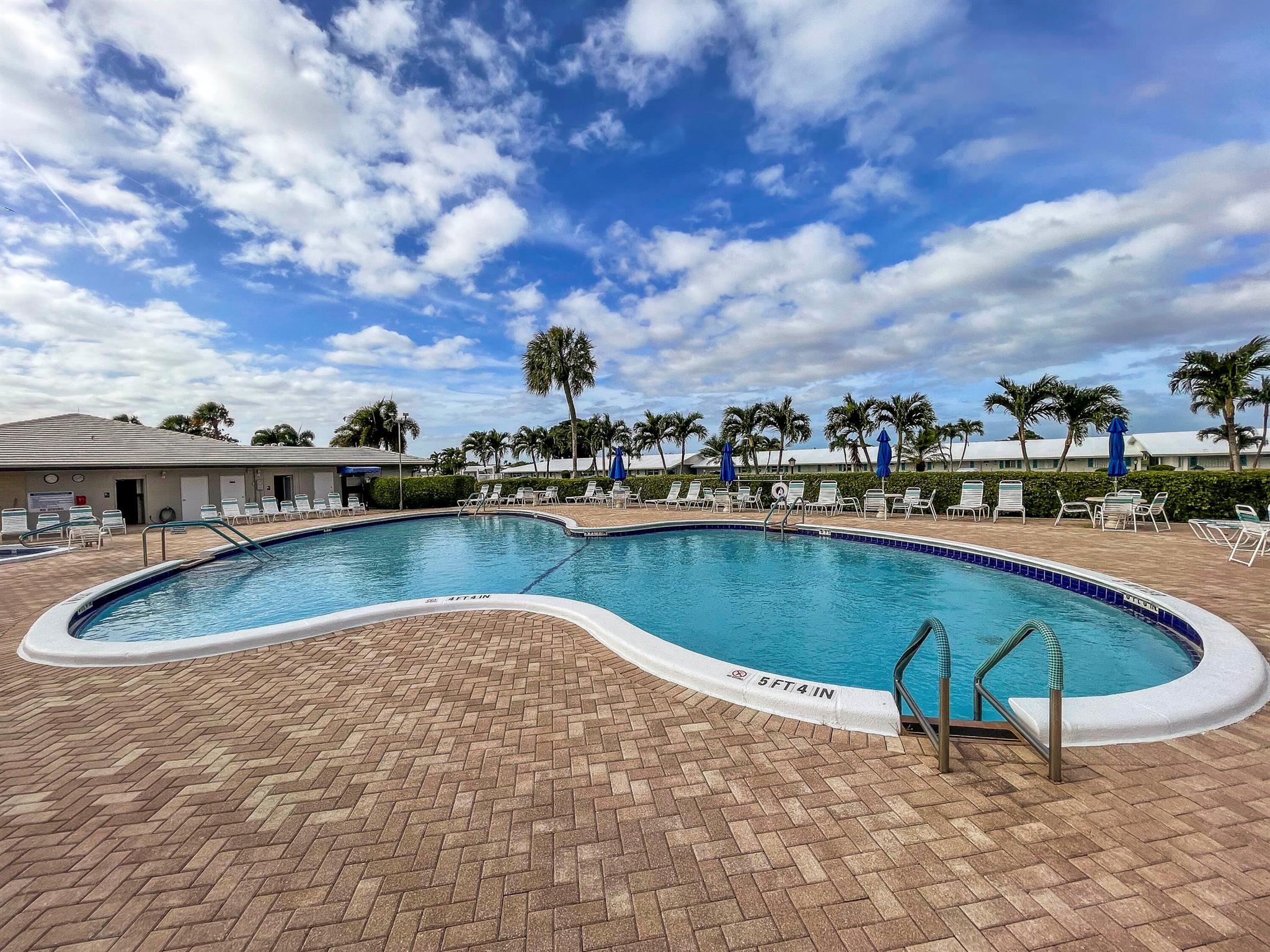 Leisureville Golf View Co - Residential