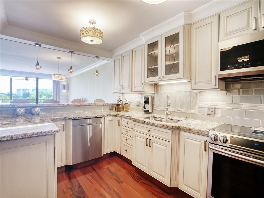 PALM-AIRE C C APTS 31 CON - Residential Lease